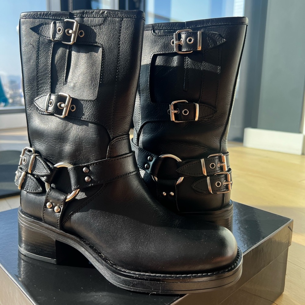 BLACK LOW BOOTS
GENUINE LEATHER MADE IN ITALY